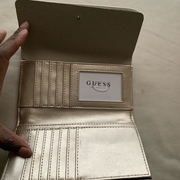 Guess clutch